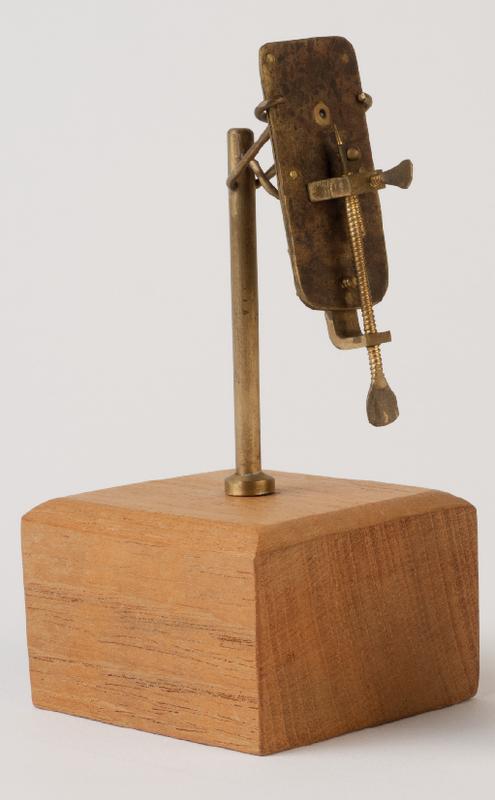 Simple microscope after Antonj van Leeuwenhoek's design of 1674 ...