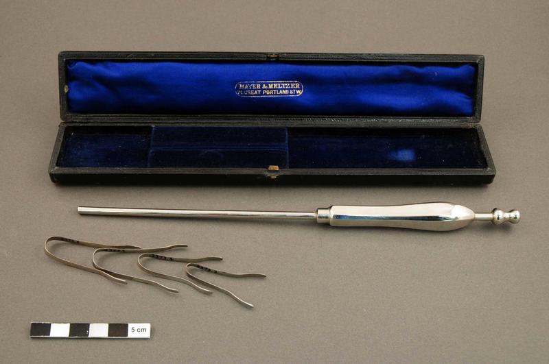 Flushing curette with four blades Faculty of Medicine, Dentistry and