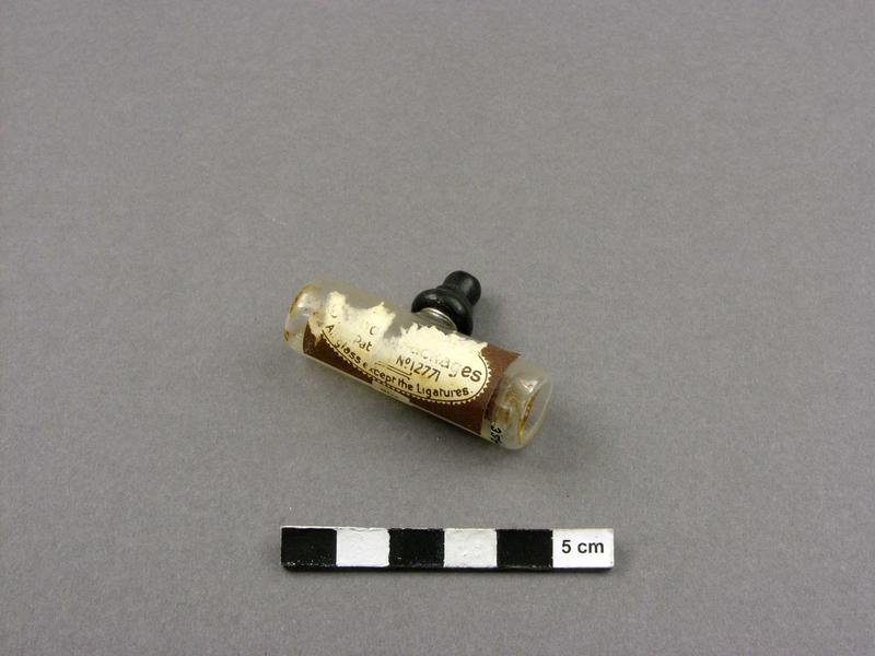 Sterile catgut for ligatures, in box Faculty of Medicine, Dentistry