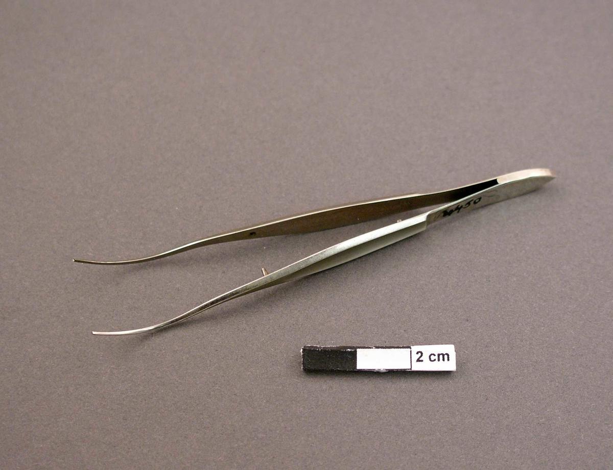 Curved eye iris forceps Faculty of Medicine, Dentistry and Health Sciences Museums at The