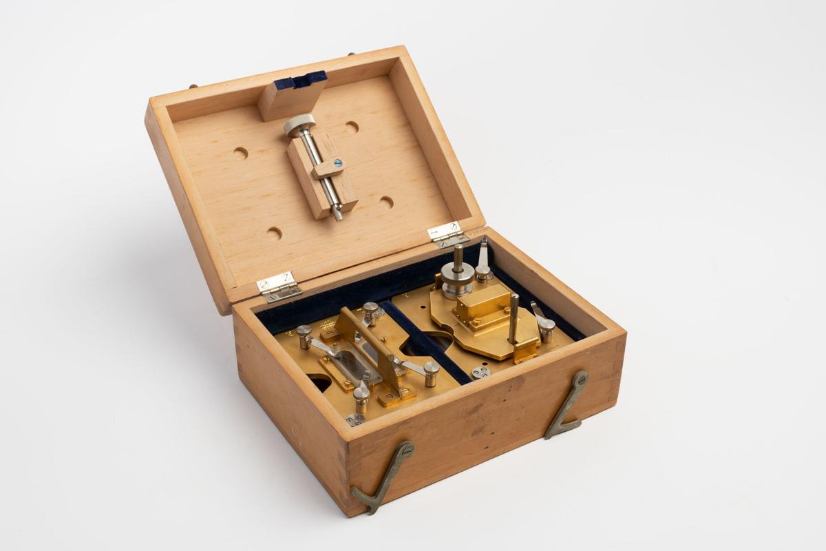 Carl Zeiss Jena microscope stage slide holders No.9.77 & No.1011 with slides in box Faculty of