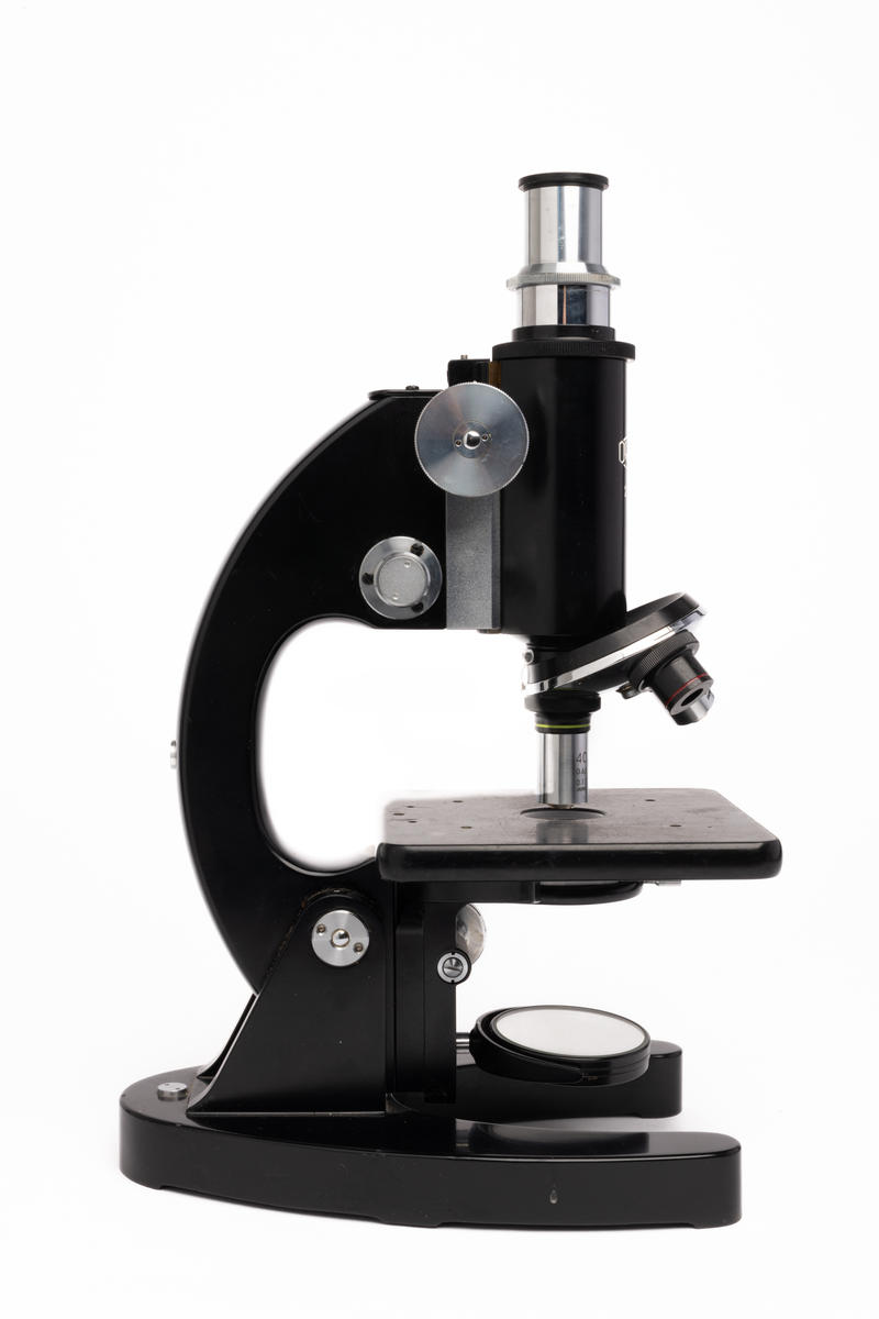 Compound microscope in case Faculty of Medicine, Dentistry and Health