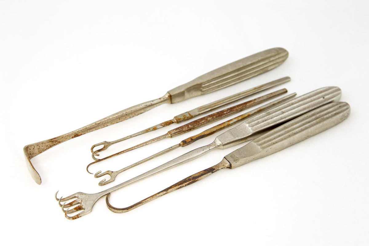 Skin retractor Faculty of Medicine, Dentistry and Health Sciences