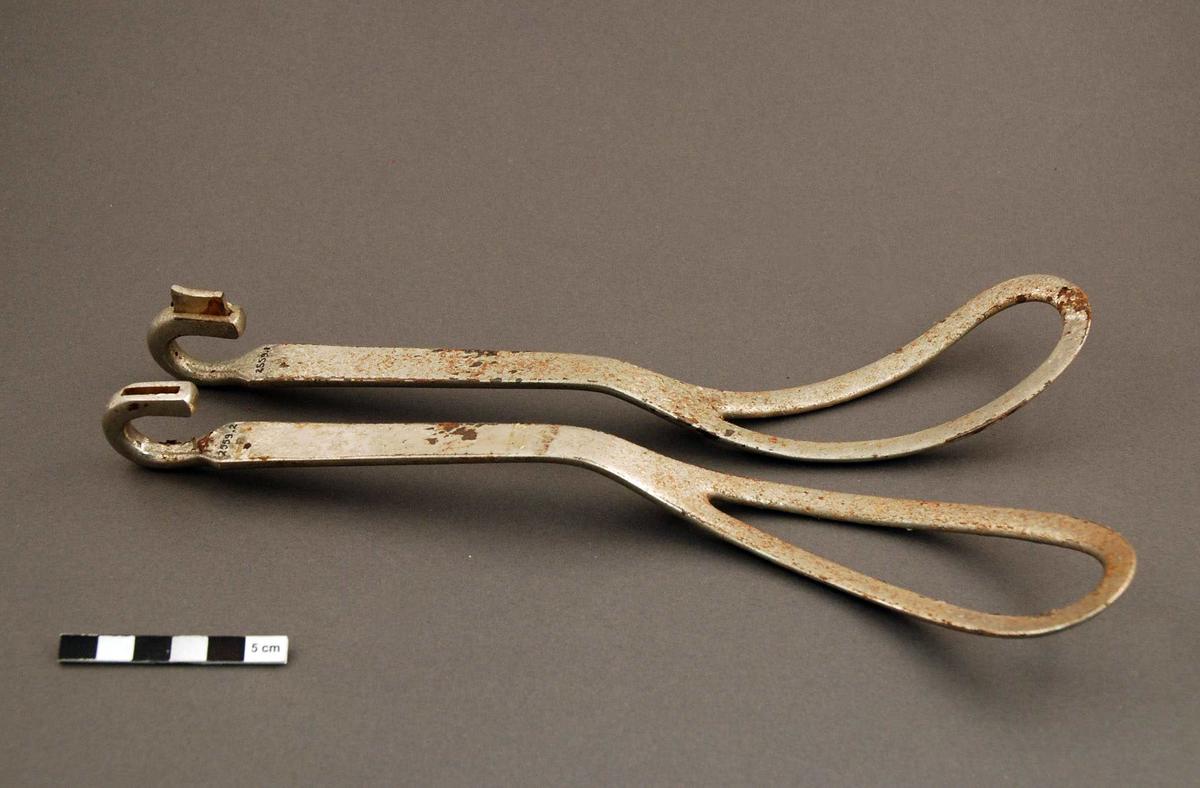 Assilinitype midwifery forceps Faculty of Medicine, Dentistry and Health Sciences Museums at