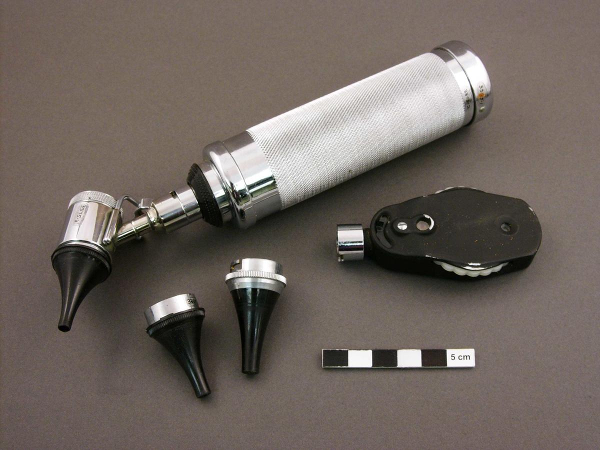 Batteryoperated ophthalmoscope and auriscope set, in case Faculty of